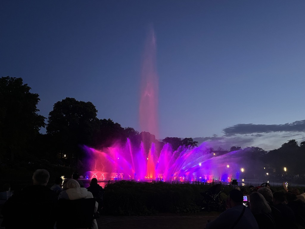Wasserlichtkonzerte in Planten un Blomen 2025  tglich auf dem Parksee